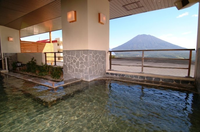 Hirafu Tei Ladies Routenburo Outdoor Pool Yotei View