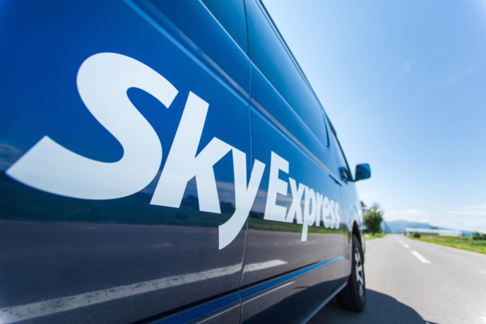 Sky Express Hi Ace On Road Summer Close Up Yasuyuki Shimanuki
