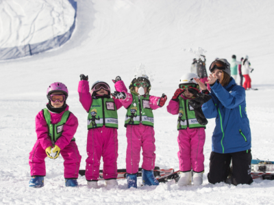 kids-ski-free-niseko