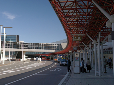 Hokkaido New Chitose Airport13N4272 Wikicommons