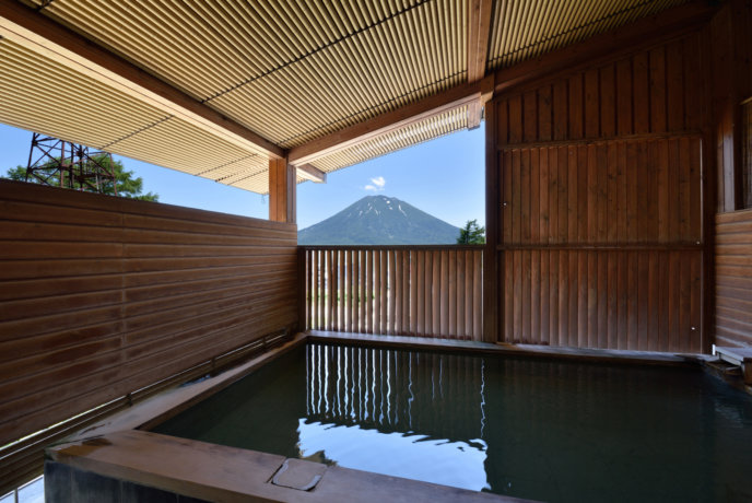Hotel Niseko Alpen Onsen Outdoor Pool 1 Routenburo